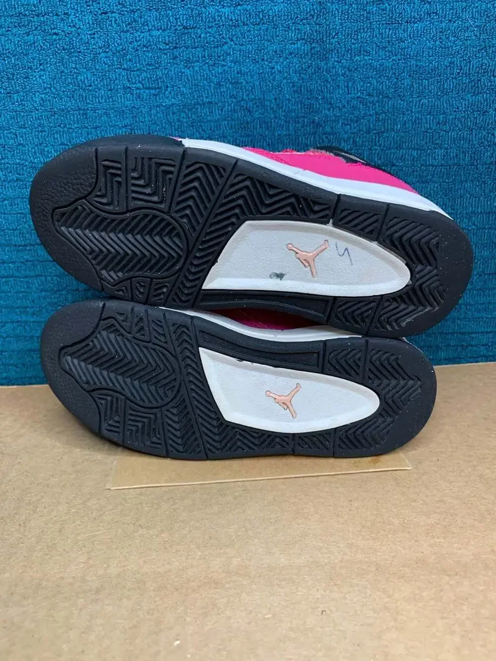Jordan 4 Retro “Voltage Cherry” Shoes Size 12.5C
